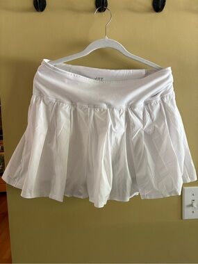 Joy Lab sparkly white skort. 2 ball pockets in shorts. Very pretty material